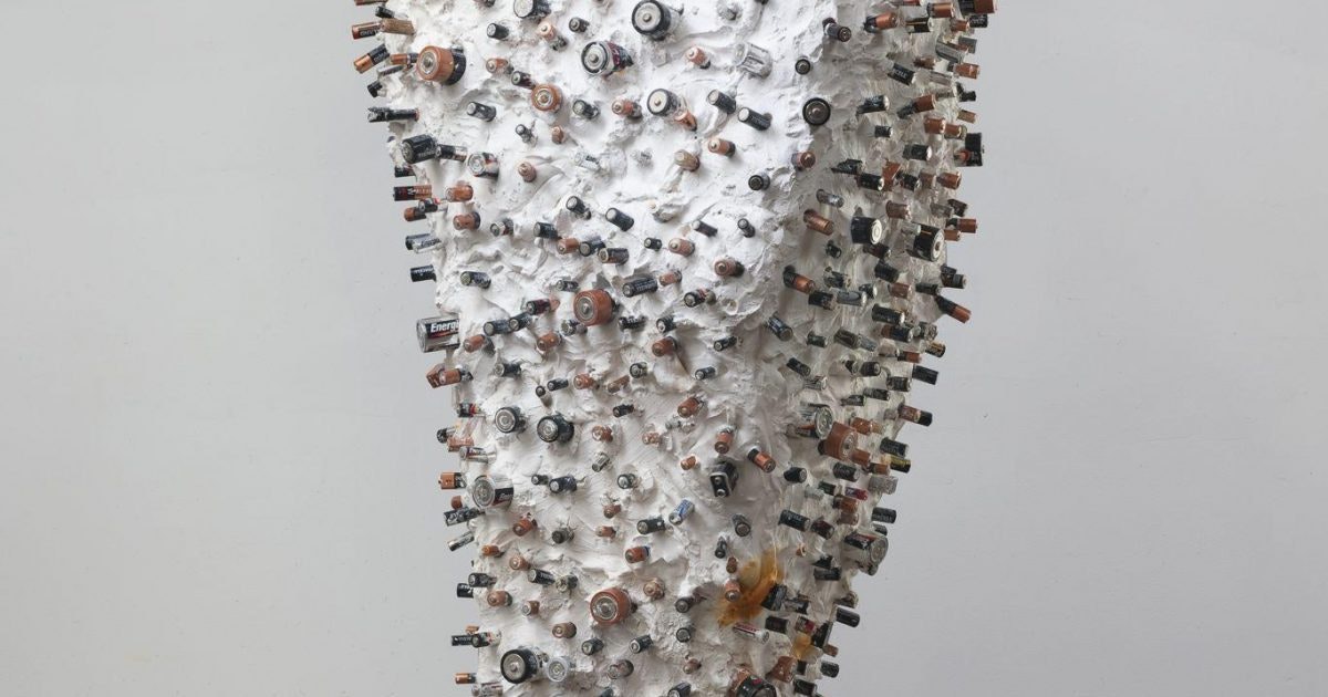 Figure Form with Batteries Xavier Hufkens